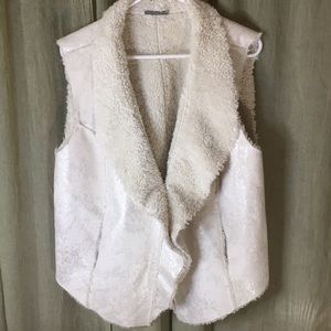 Three Hearts Sherpa Shimmering White Vest XL